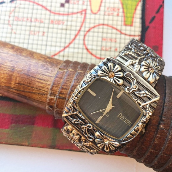 Decree Bronze Quartz Cuff Watch - Picture 4 of 11